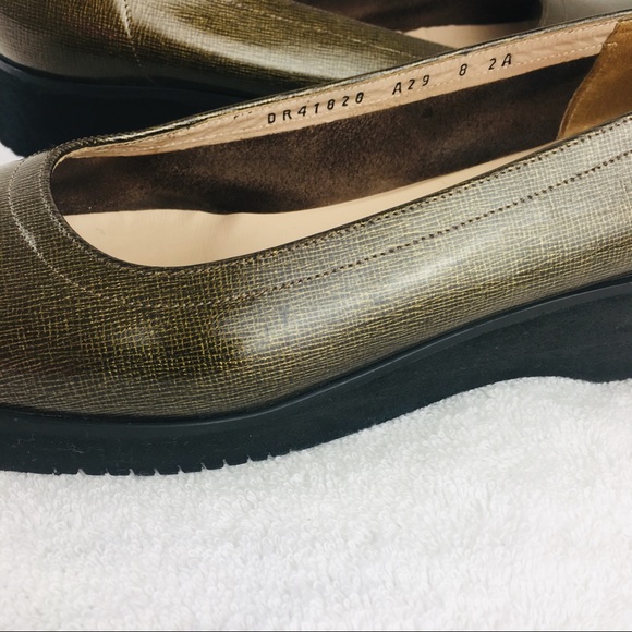 Salvatore Ferragamo Patent Leather Cloud Flats - Picture 5 of 8